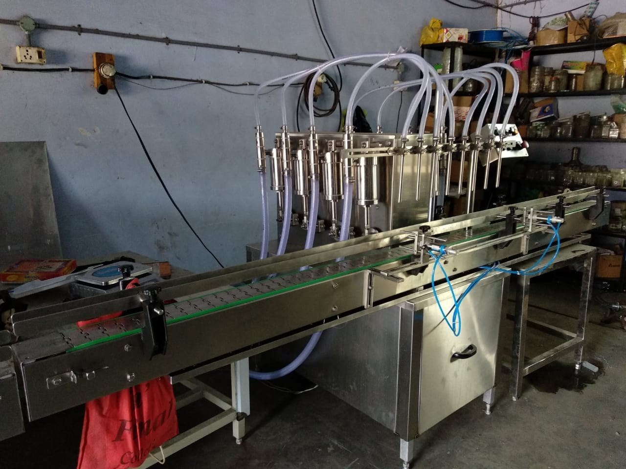 Filling machine components and production conveyor
