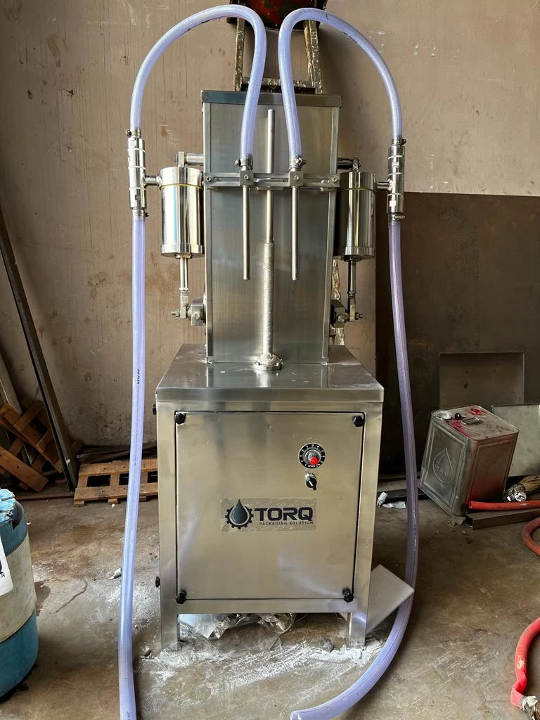 Two-head liquid filling machine