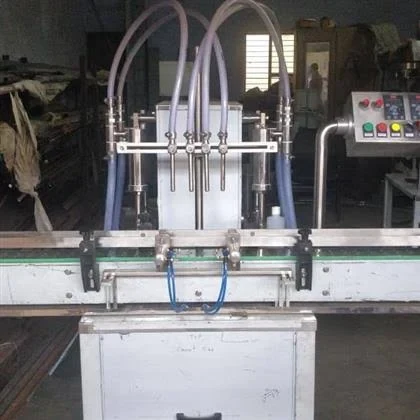 Four-head liquid filling machine, view 4