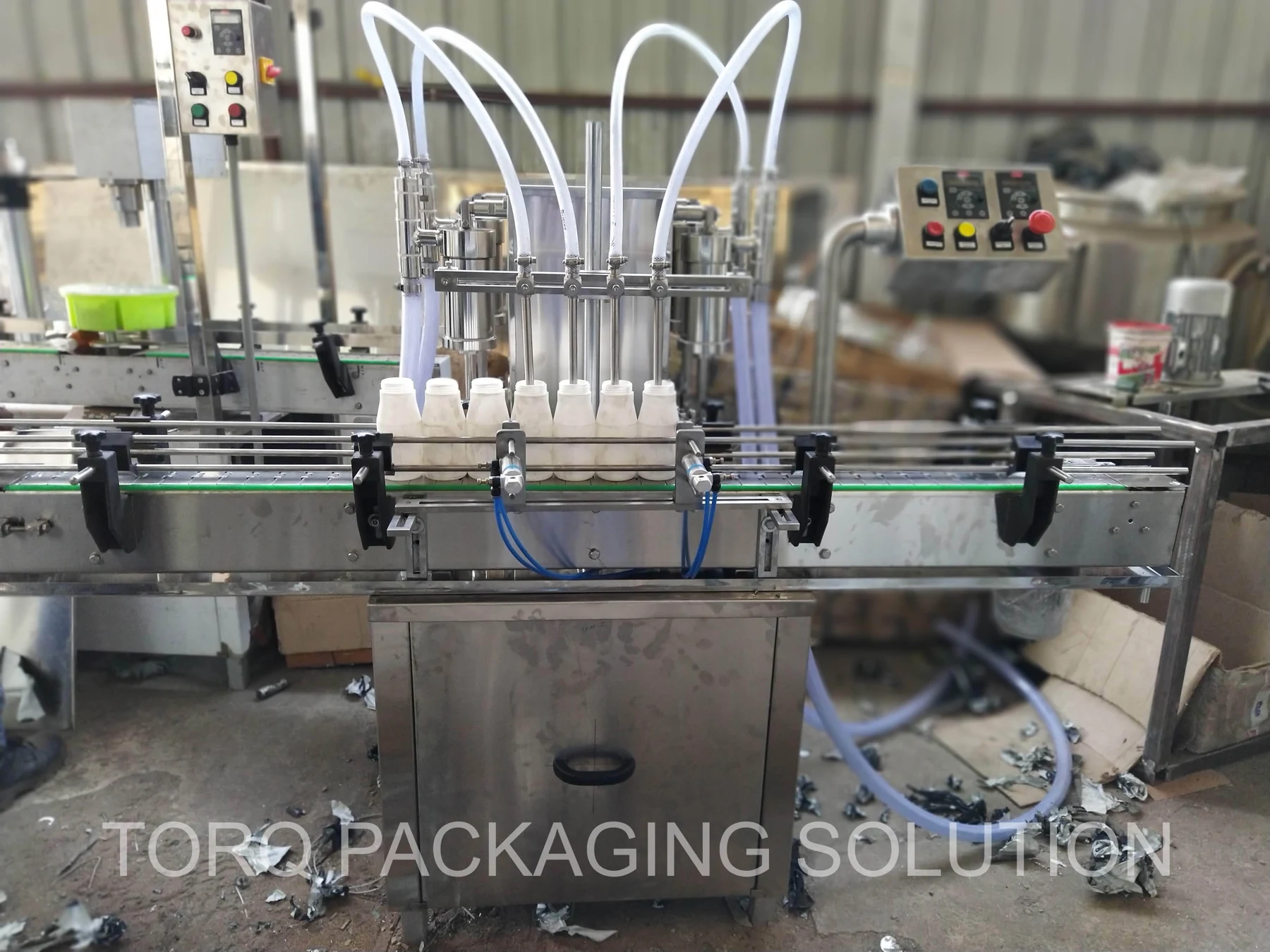 Four-head liquid filling machine, view 3