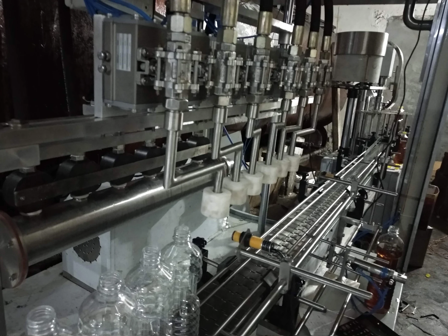 Six-head filling machine