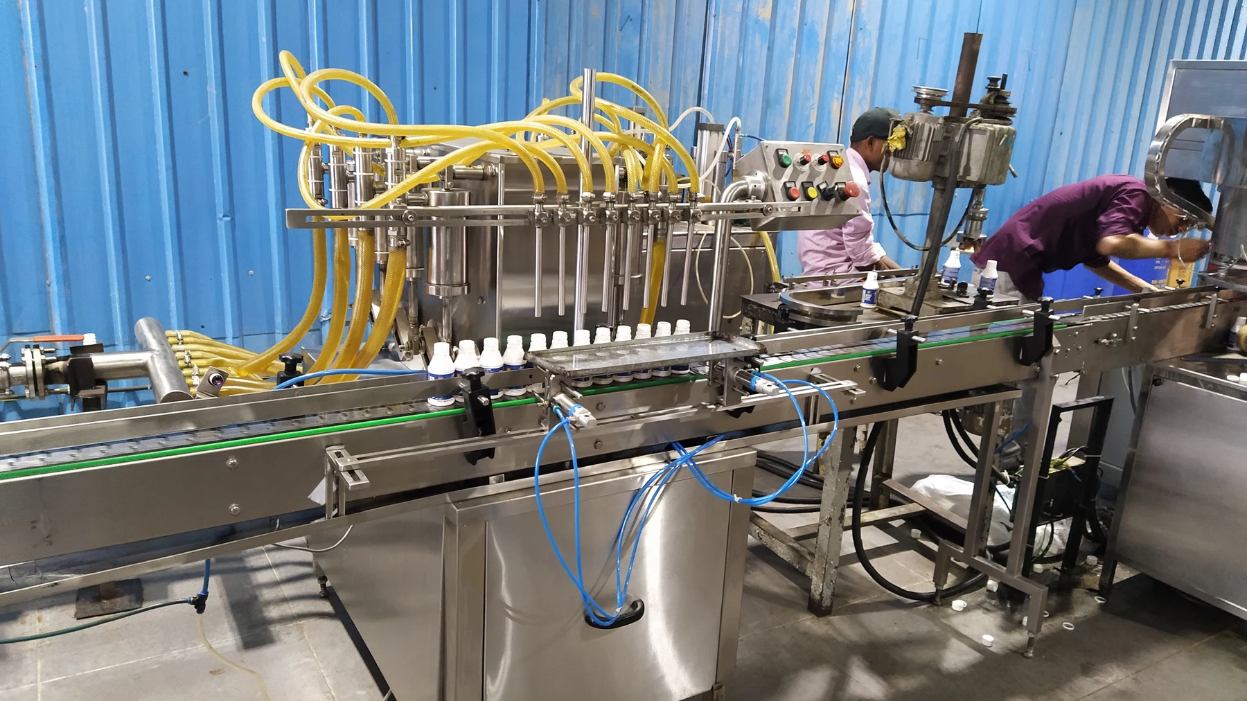 Eight-head volumetric filling machine