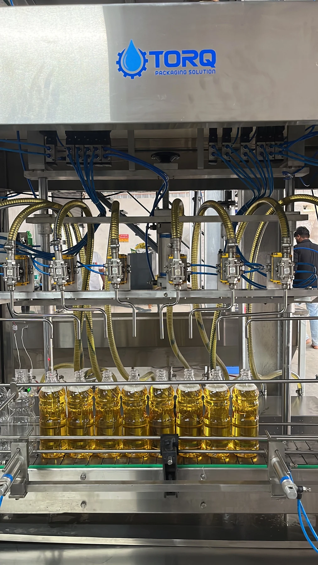 Enclosed bottle filling line — workshop configuration B