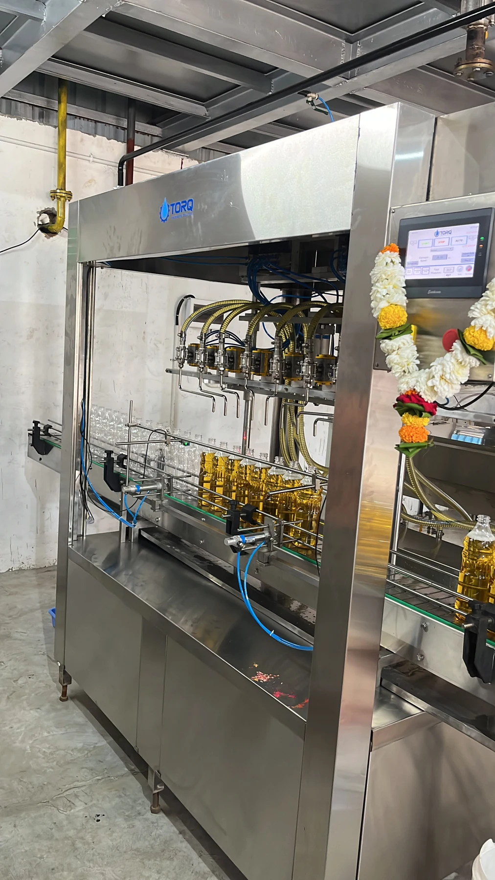 Enclosed bottle filling line — workshop configuration B, view 2