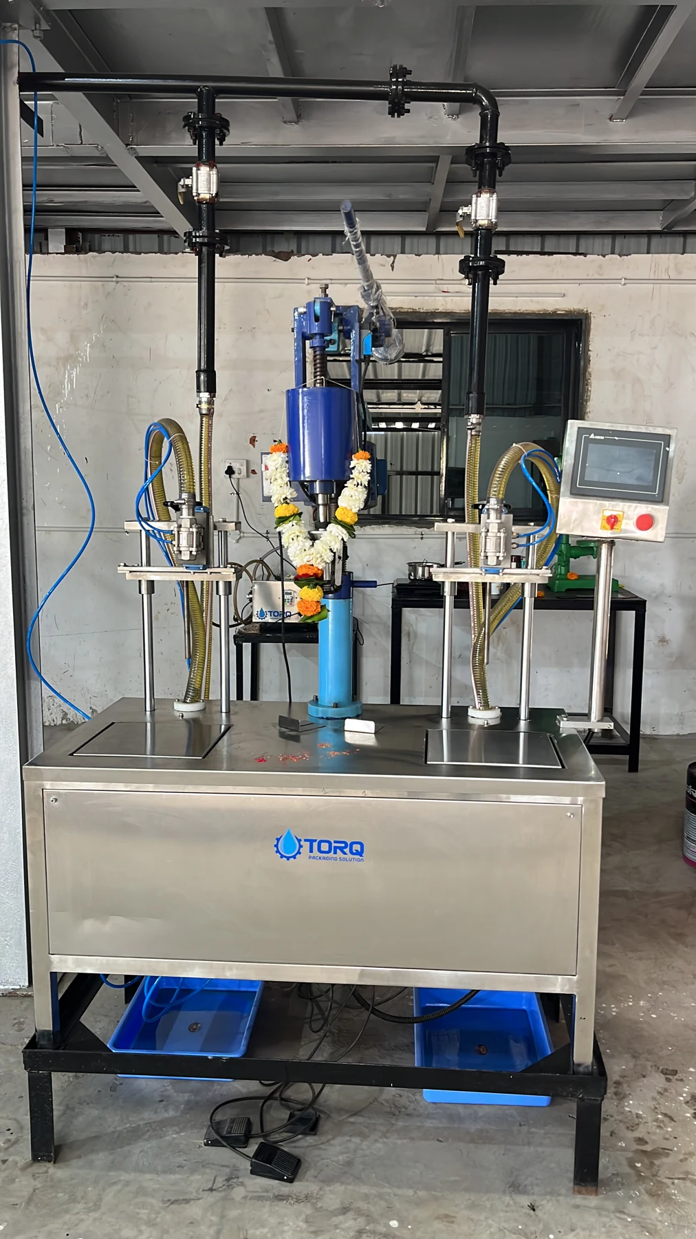 Compact bottle filling station