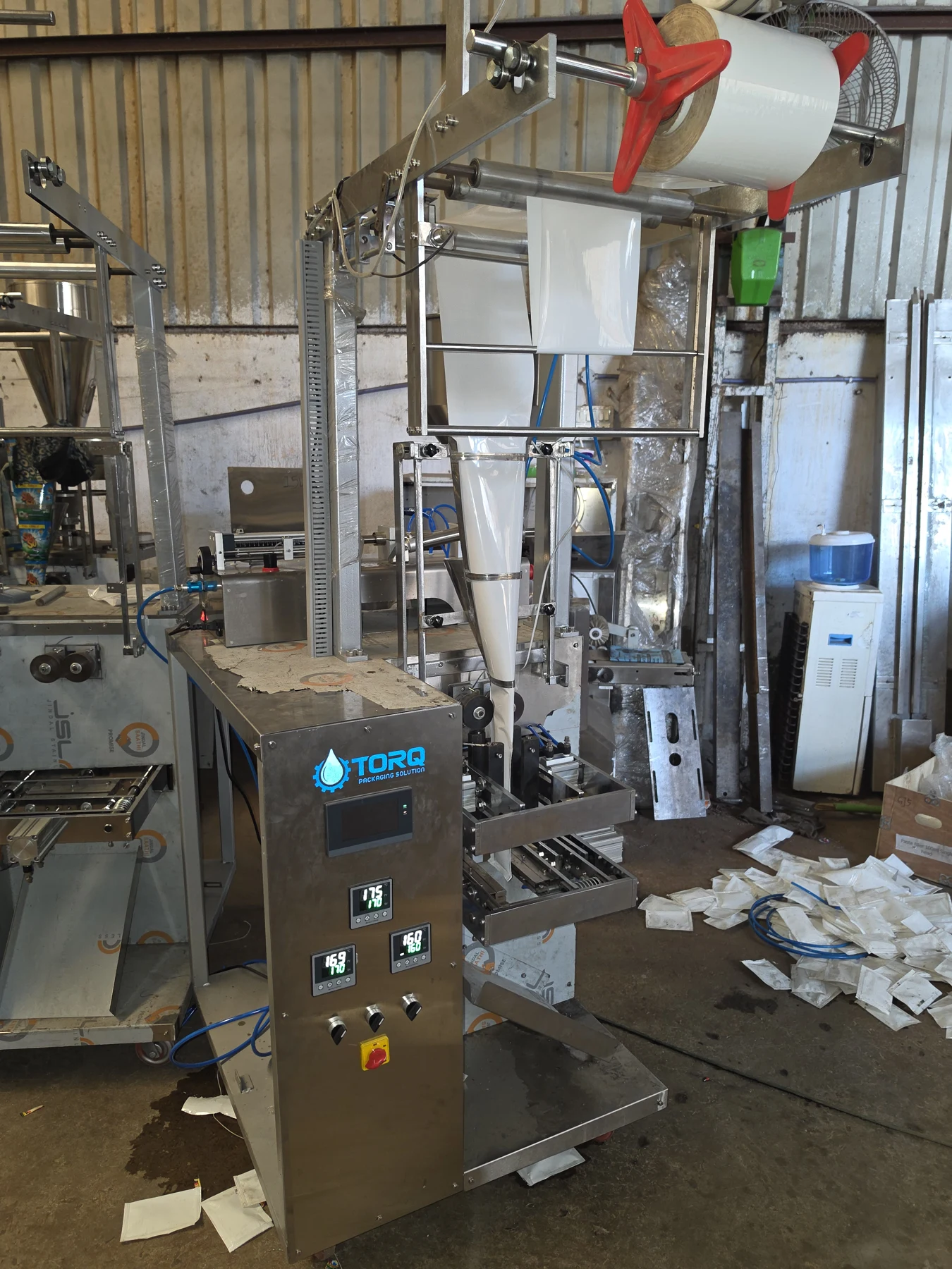 Vertical pouch packing machine — workshop configuration A