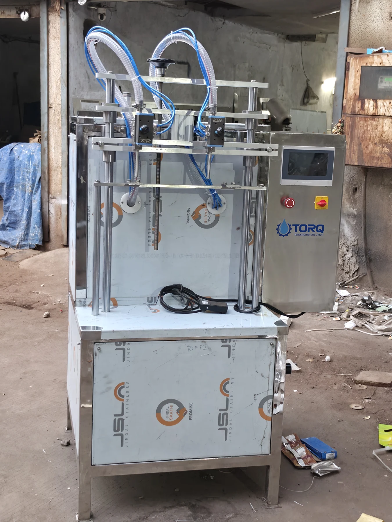 Compact twin-nozzle filling machine, view 3