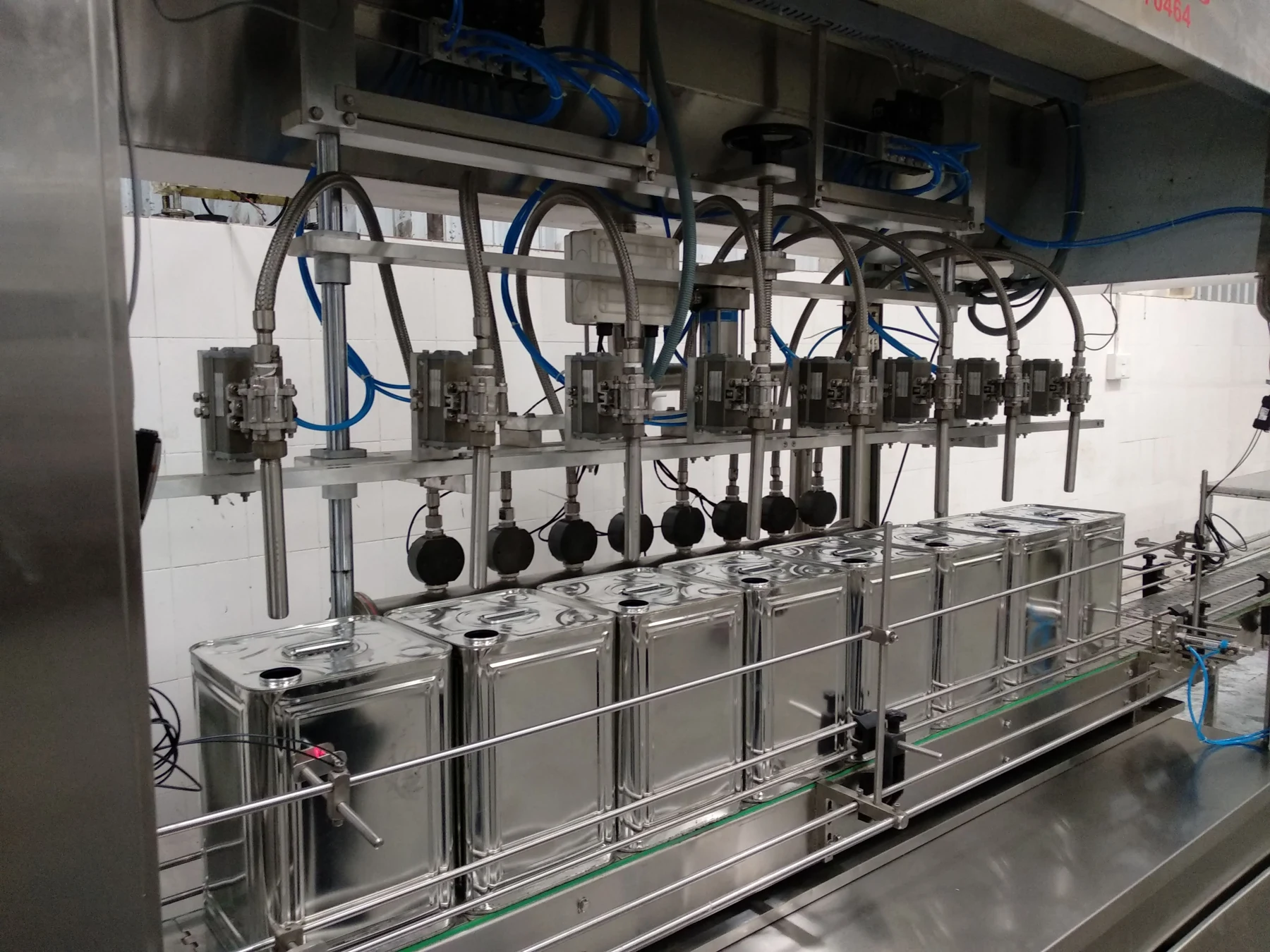 Automatic eight-head oil filling machine