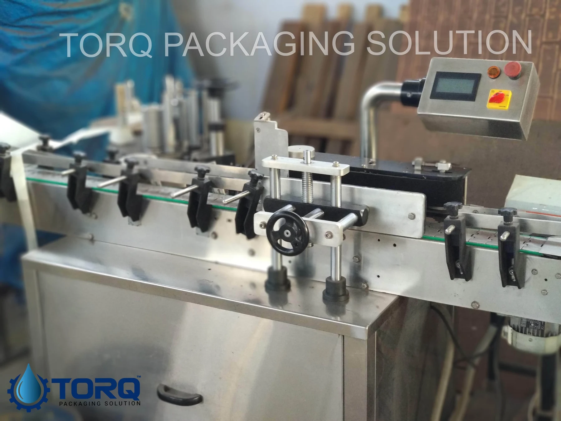 Automatic sticker labelling machine