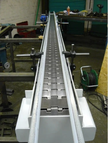 Straight conveyor
