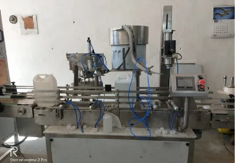 Inner cap insertion machine