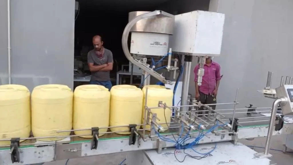 Single-head linear capping machine
