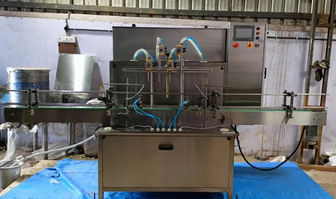Liquid filling machine