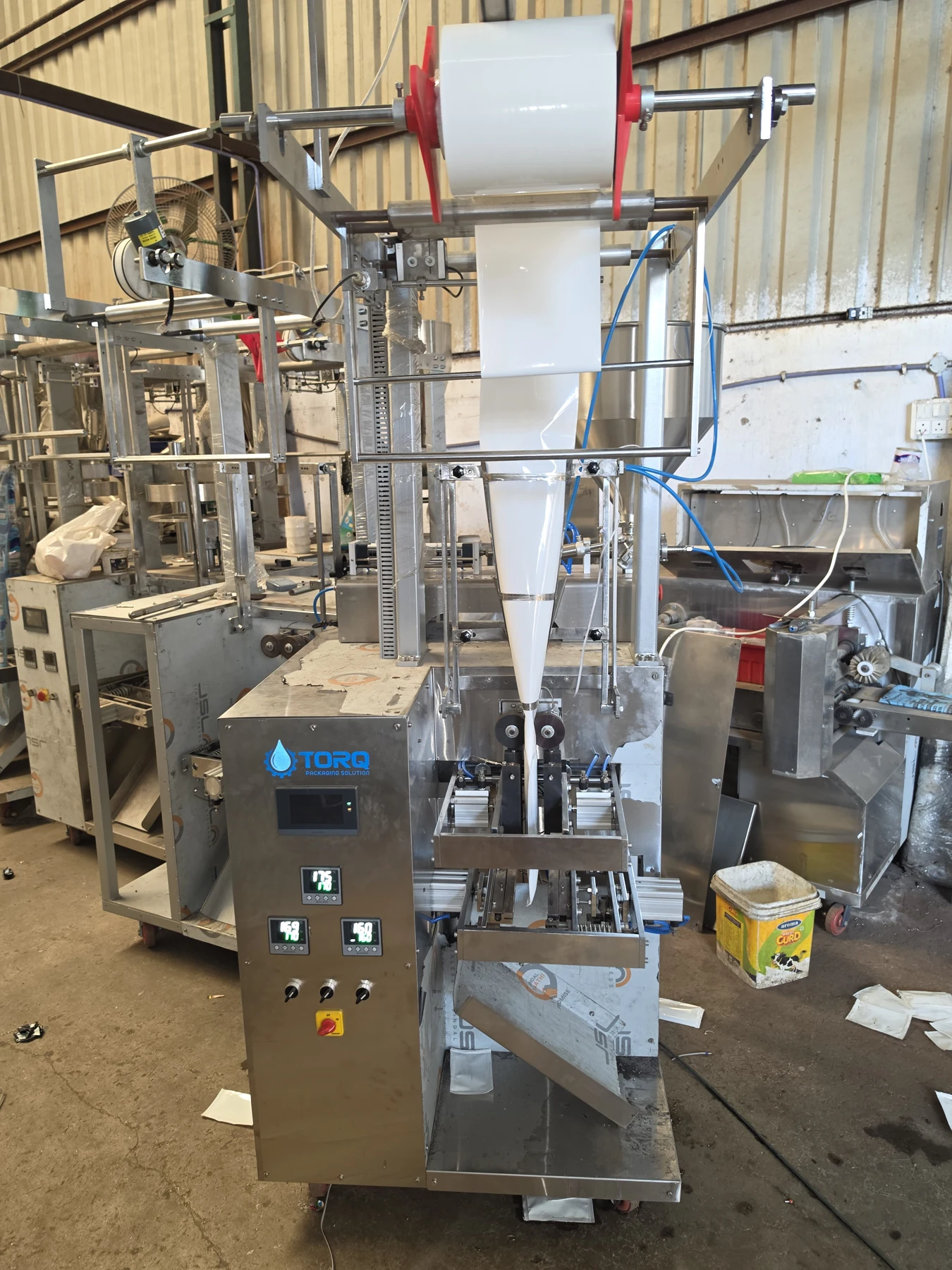 Four-side-seal liquid pouch packing machine