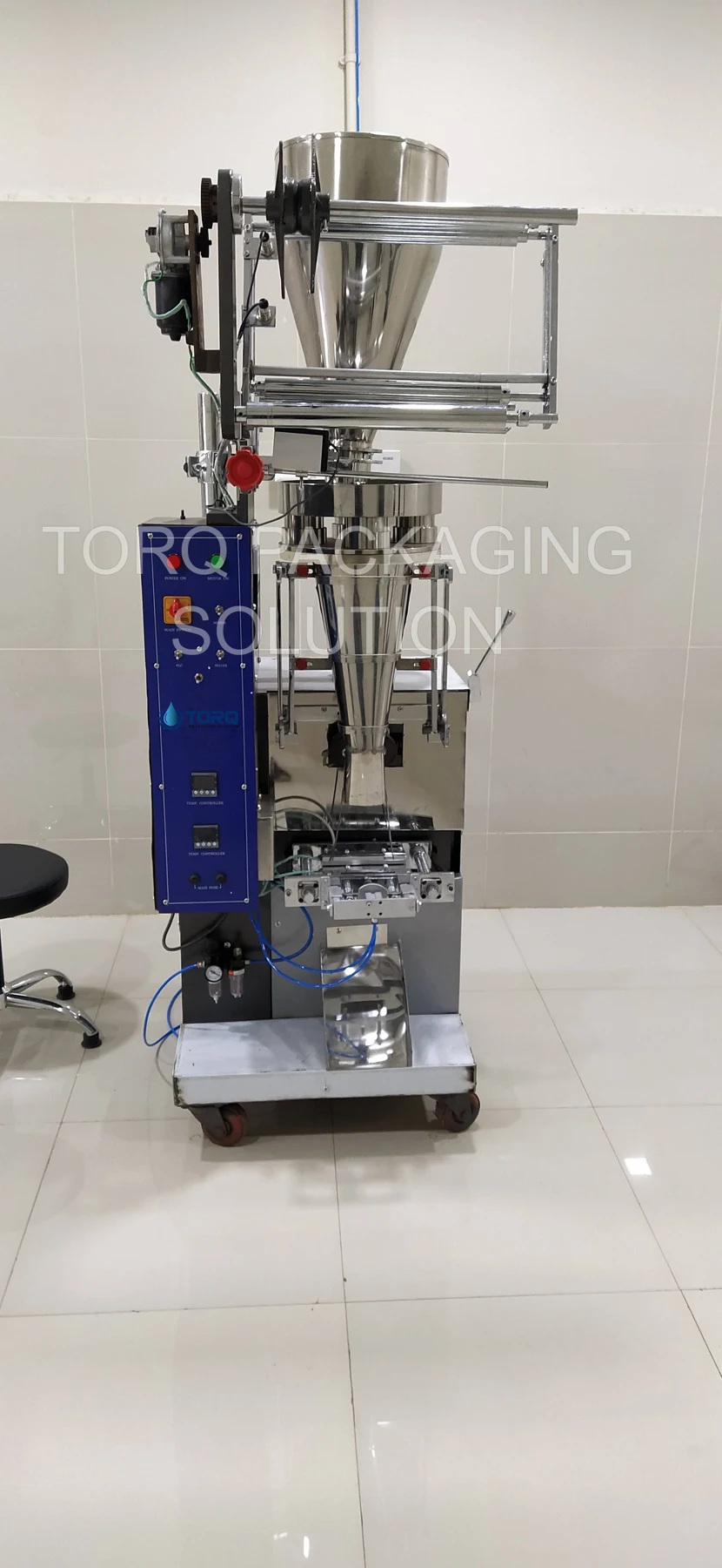 Vertical pouch packing machine