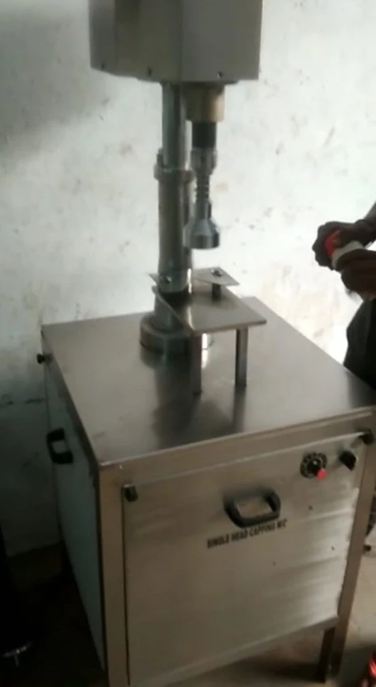 Semi-automatic screw capper