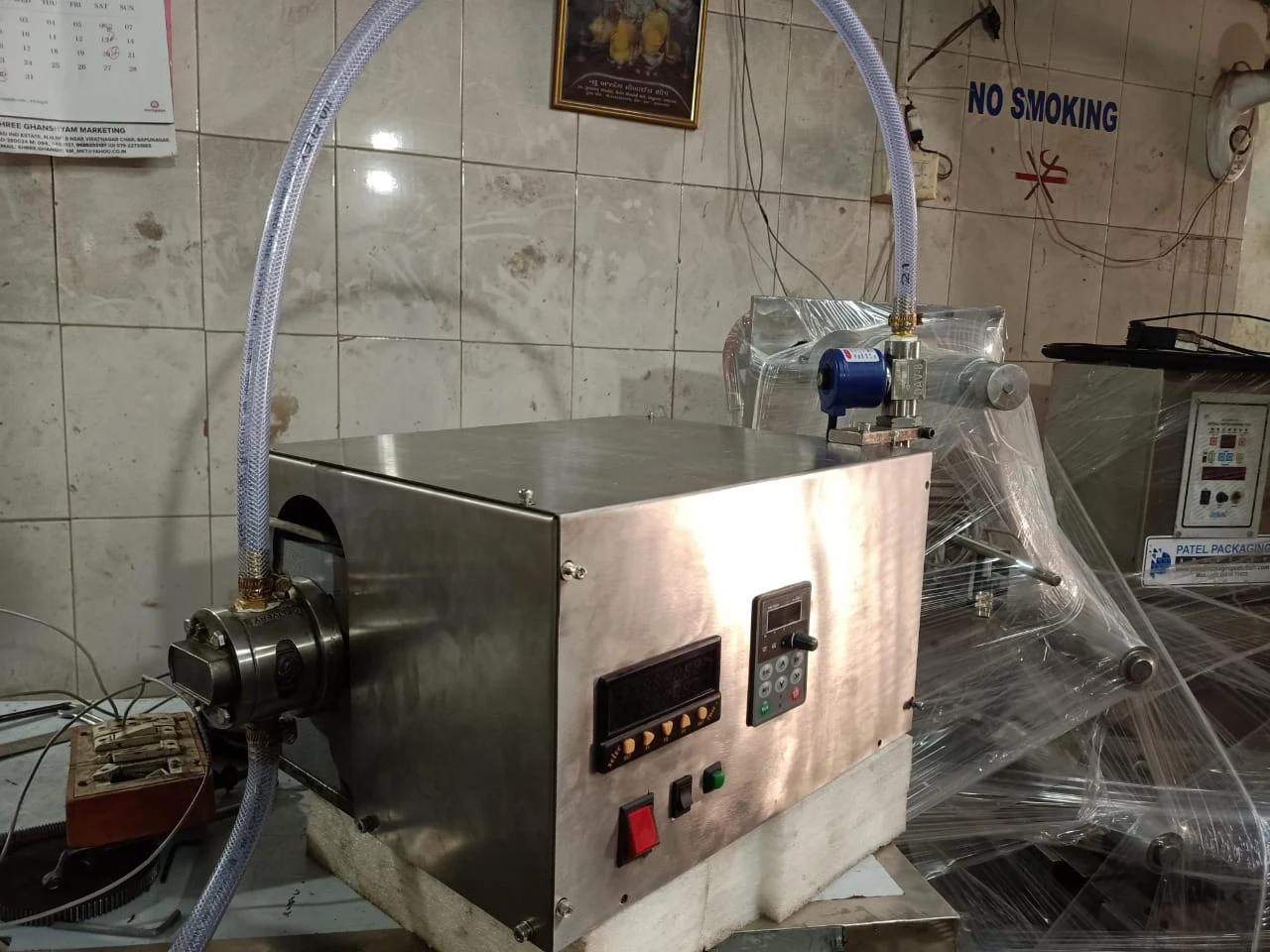 Semi-automatic digital liquid filling machine