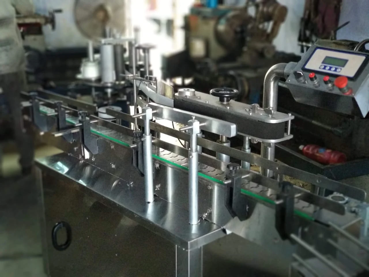 Automatic sticker labelling machine, view 3